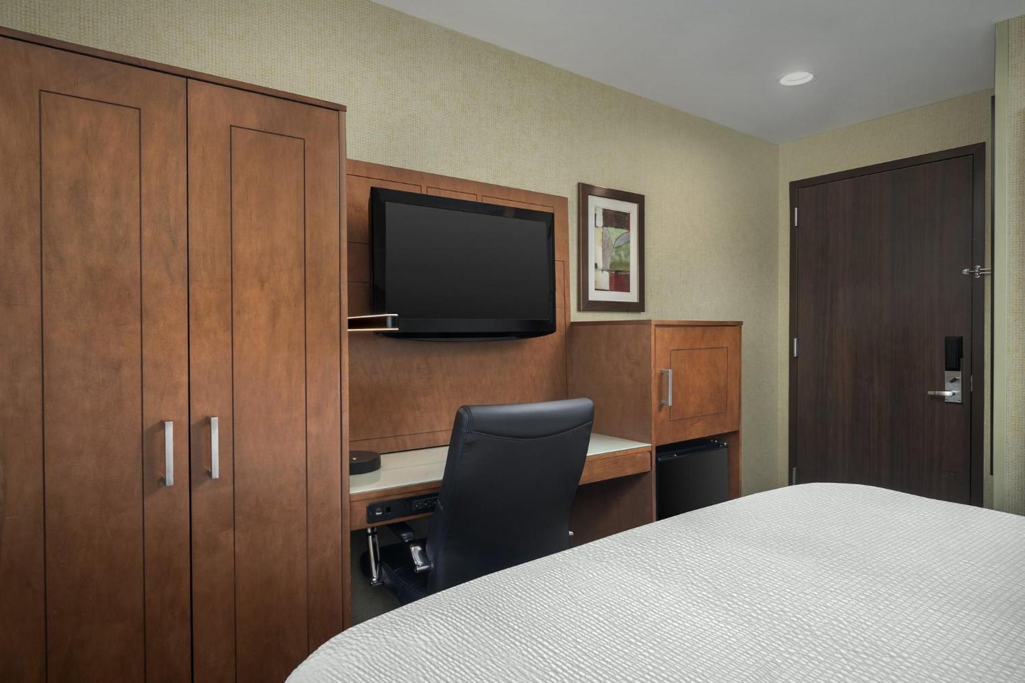 Hotel Express Manhattan Midtown West By Ihg New York